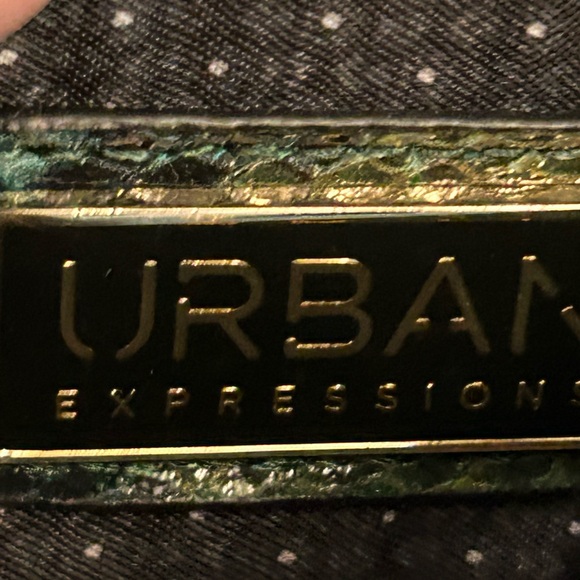 Pristine Urban Essentials crossbody bag - Picture 2 of 2